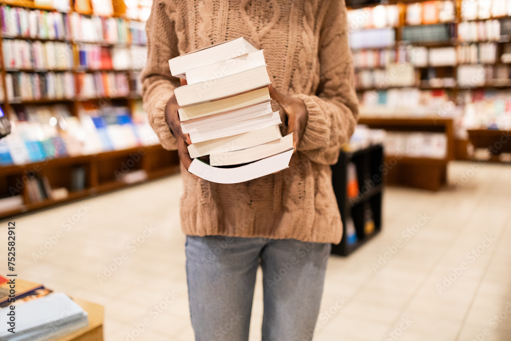 Книги в мягком переплёте: преимущества, технологии и области применения