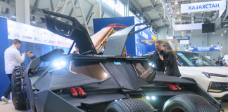 Казахстан представил на «Иннопроме» «Бэтмобиль», напечатанный на 3D-принтере