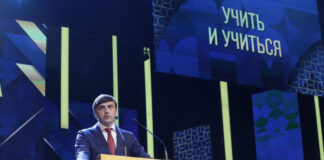 Министр просвещения РФ поздравил педагогов с Днём учителя