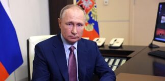Путин попросил доложить о работе потребительского сектора экономики