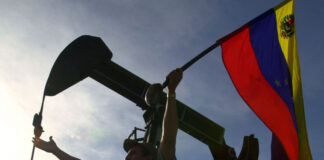 Россия заинтересована в увеличении добычи нефти в Венесуэле, заявил Новак