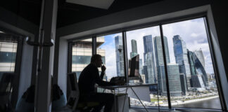 Чтобы россияне перешли на рабочую четырехдневку, им надо больше работать