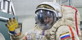 Crew Dragon с космонавтом Анной Кикиной отчалил от МКС