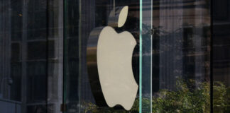 Компания Apple задержала выплату бонусов сотрудникам, сообщили СМИ