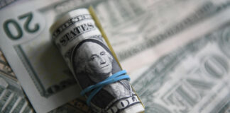 Официальный курс доллара на выходные и понедельник составил 75,46 рубля