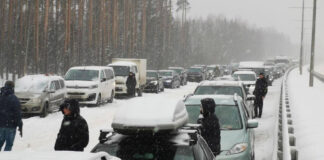 Российским автомобилистам рассказали, что делать, попав во многочасовой затор