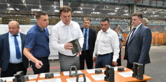 Хоценко рассказал об омском заводе, производящем гусеницы для бронетехники
