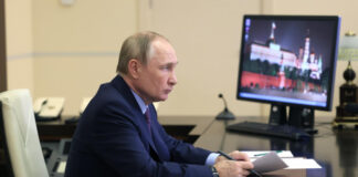 Путин поручил правительству расширить поддержку современных агротехнологий