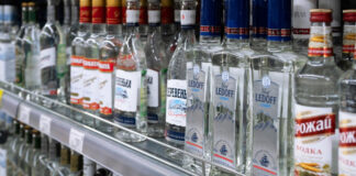 Минфин предложил повысить минимальную цену на водку