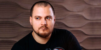 Блогер-миллионник закрыл у себя дома курьера, обвинив его в мошенничестве