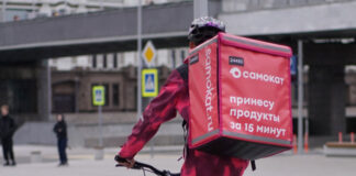 Глухонемого доставщика выгнали с работы в Череповце