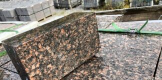 Долговечное покрытие на века: гранитная брусчатка