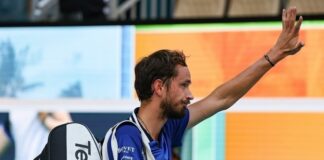 Медведев ответил на слова Винер про россиян-бомжей