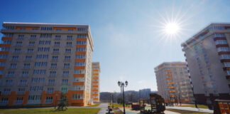 Петербург восстановил 40 социальных объектов в Мариуполе, доложил Беглов