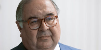 Усманов назвал справедливым повышение налогов для граждан с высоким доходом